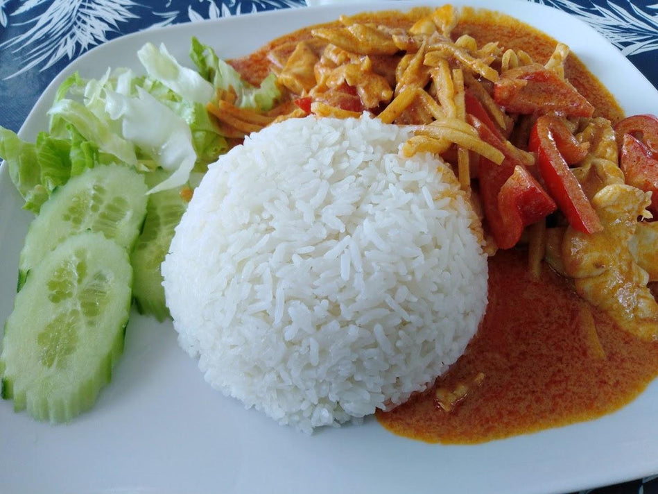 Curry conch with white rice and coleslaw